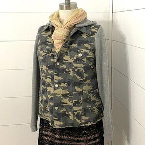 Gilded Intent (Buckle) Camo  Hooded Jacket, Size Small